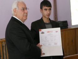 Siirt'te İş Makinesi Tamirciliği Yetiştirme Kursu Alanlara Sertifika Verildi