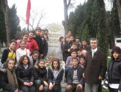 Yıldırım Koleji Öğrencileri Mehmet Akif’i Kabri Başında Ziyaret Etti