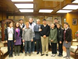 Sinop Hayaller Tiyatrosu’ndan Vali Güvençer’e Veda Ziyareti