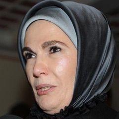 Emine Erdoğan'ı ağlatan oyun