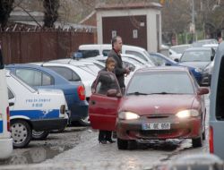 Sgk'dan Geldiklerini Söyleyip Para İsteyen İki Kişi Yakalandı