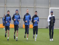 Fenerbahçeli Bazı Futbolculardan Erken Mesai