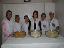İzzetbegoviç’in Tercümanı, Boşnakların ‘ayşa’ Anası