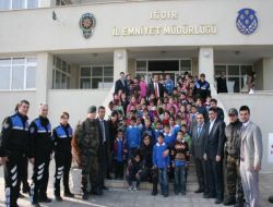 Köy Okullarından Gelen Öğrenciler Polis Panzerine Bindi