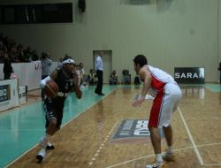 Gergin Geçen Maçta Tofaş, Iverson'lı Beşiktaş'ı 94-72 Mağlup Etti