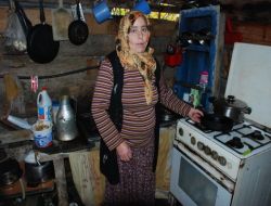 Şarkın Ailesi, 7 Aydır Barakada Yaşamaya Çalışıyor