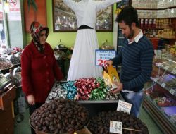 Çikolata Kaplı Hurma Tezgahtaki Yerini Aldı