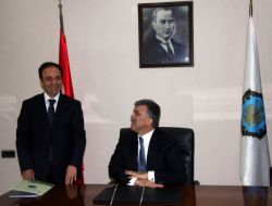 Cumhurbaşkanı Gül'ün Diyarbakır'dan İlk Mesajı: Türkiye Cumhuriyeti'nin Resmi Dili Türkçe'dir, Bu Böyle Devam Edecektir