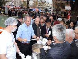 Muratpaşa Belediyesi 10 Bin Kişiye Aşure Dağıttı