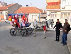 Noel Faytonu İle Öğrencilere Hediye Dağıtıldı