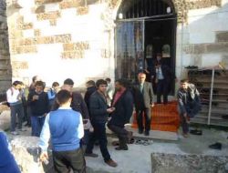 Dosteller Derneği Tarihi Alacami'de Zemzem Ve Hurma Dağıttı