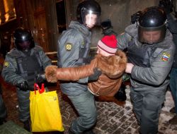 Moskova'da Yılbaşında İzinsiz Gösteri: 68 Kişi Gözaltına Alındı!