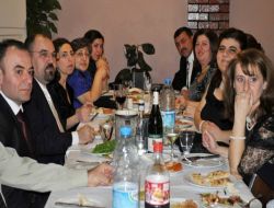 Antakya Medeniyetler Korosu Üyeleri Yeni Yılın Hoşgörü Getirmesini Diledi