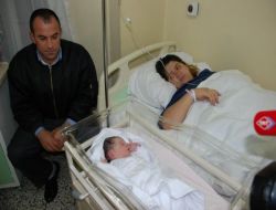 İzmir'de 2011'in İlk Bebeği Asminsu Oldu