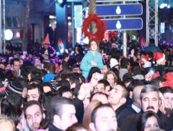 Nişantaşı'nda Binlerce Kişi Aynı Anda Yeni Yıla 'merhaba' Dedi