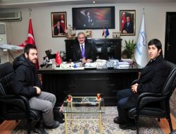 İstanbul’dan Başkale’ye Kütüphane Kurmak İçin Geldiler