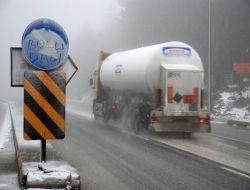 Bolu Dağı'nda Kar ve Sis Ulaşımı Aksatıyor!