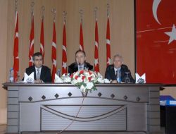 Amir Gelmedi, Memur Fırça Yedi