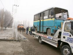 Iğdır’da Kamyon İle Yolcu Otobüsü Çarpıştı: 11 Yaralı