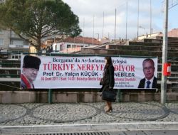 Konferansa Çağırılan Yalçın Küçük Bergama Belediye Meclisi'ni Böldü