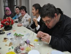 Mental Ve Down Sendromlu Gençlere Takı Tasarım Kursu