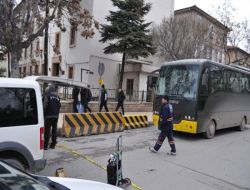 Jandarma Lojmanı Önündeki Şüpheli Çanta Hareketli Saatlerin Yaşanmasına Neden Oldu!