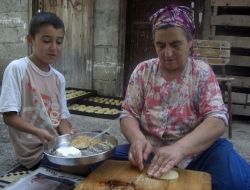 Hatay'da Bayram Kömbesi Yapımı Başladı