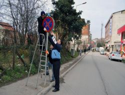 Alaplı'da Trafik Levhaları Yenileniyor