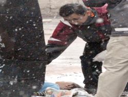 Kayseri’de İlaç İçerek İntihara Kalkışan Anne Çocuğunu 6. Kattan Attı