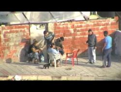 İzmir'de Sokak Satıcılarına Yönelik Düzenlenen Operasyonda 18 Kişi Gözaltına  Alındı