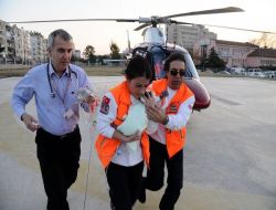 15 Günlük Bebek Hemşirenin Kucağında Hayata Tutundu