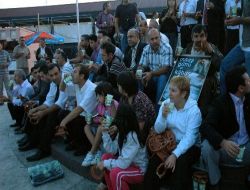 Kamu-sen Üyeleri, Memur Maaşları İçin Öngörülen Zammı 'simit' İle Oruç Açarak Protesto Etti