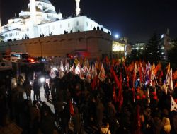 Ulaşım Zammını Bahane Eden Grup Polise Yumurtalı Saldırı Gerçekleştirdi (2)