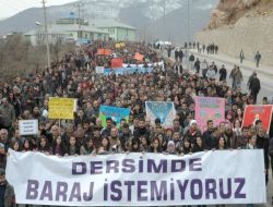 Tunceli’de Binlerce Kişi Barajları Protesto Etti