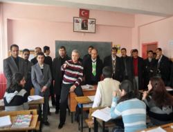 Patnos Kaymakamı Niyazi, Hazırlık Kursu Öğrencilerini Ziyaret Etti