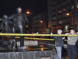 Diyarbakır’da Atatürk Büstüne Molotof Atıldı