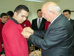 Kılıçaslanlı Başarılı Öğrenciler Altınla Ödüllendirildi