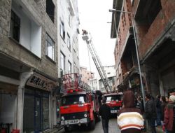 Vakfıkebir'de Korkutan Yangın: 9 Kişi Canlarını Zor Kurtardı (1)