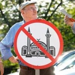 Berlin'de Camiye Kundaklama Girişimi