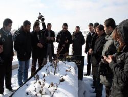 Gazeteciler, Meslektaşları İsmail Güneş’in Mezarını Ziyaret Etti