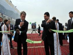 Berdimuhamedov İle Yuşçenko Birlikte Orta Asya'nın En Uzun Demiryolu Köprüsünü Hizmete Açtı