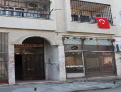 Şehit Pilotun Mersin’deki Baba Evine Türk Bayrağı Asıldı