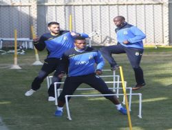 Fenerbahçe'de Emre, Volkan, Özer Ve Berk Takımla Çalıştı