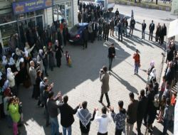 Bdp Midyat İlçe Teşkilatı'na Dört Dilli Tabela Asıldı!!