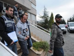 Üç Liseliyi Tehditle Gasp Eden İki Kişi Yakalandı