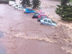 Avustralya’da Otomobillerin Sele Kapılma Anları Amatör Kameraya Yansıdı