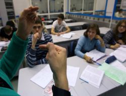 Rus Bürokratlar Yabancı Dil Öğrenme Seferberliğinde