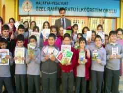 Topladıkları Kitapları Siirt’teki Arkadaşlarına Gönderdiler