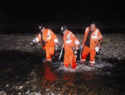 Trenin Kapısında Sarkan Genç, Köprüye Çarparak Sakarya Nehri'ne Düştü