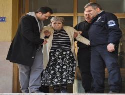 Eşi Ve Oğlunun Yardımıyla Adliyeye Gelen Görme Engelli Kadın, Karşılıksız Çekten Tutuklandı